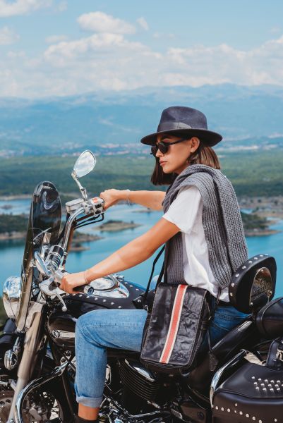 STRIPES axelväska i Läder