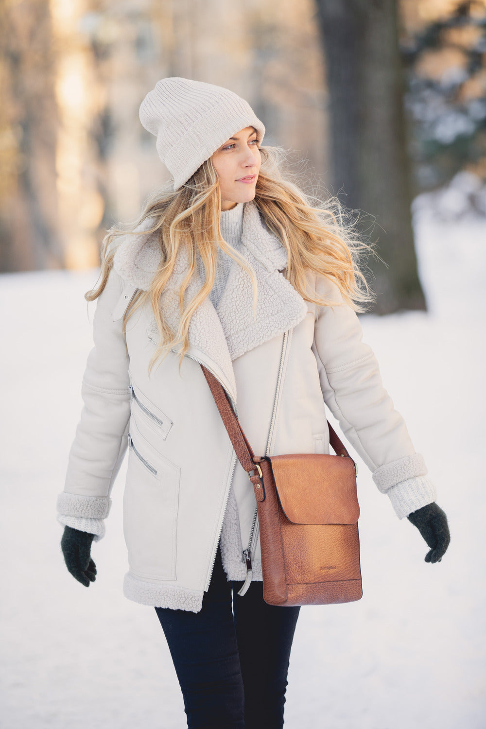 Handväska Lockväska i Skinn