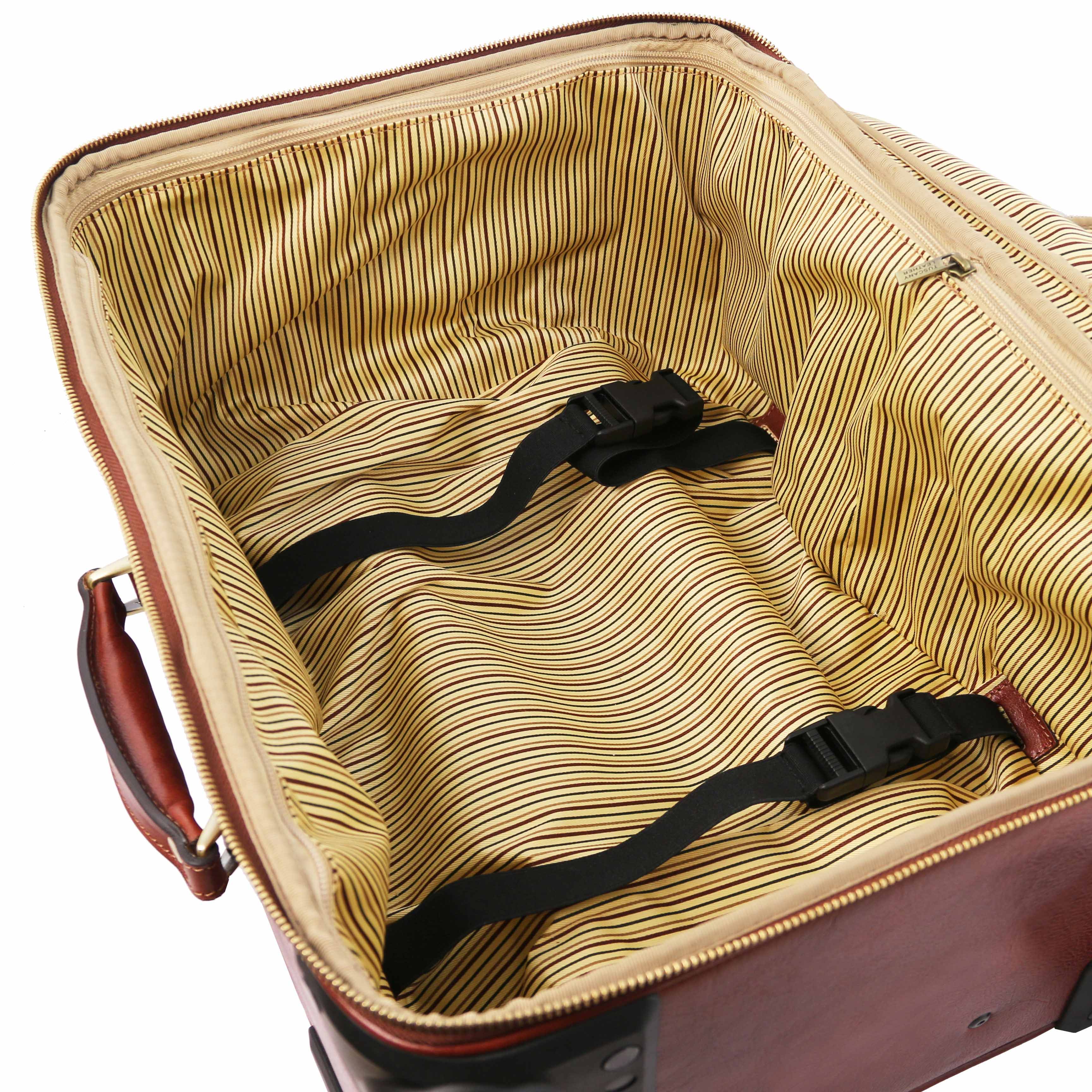 TL Voyager resväska – öppnad med textilfoder och packremmar