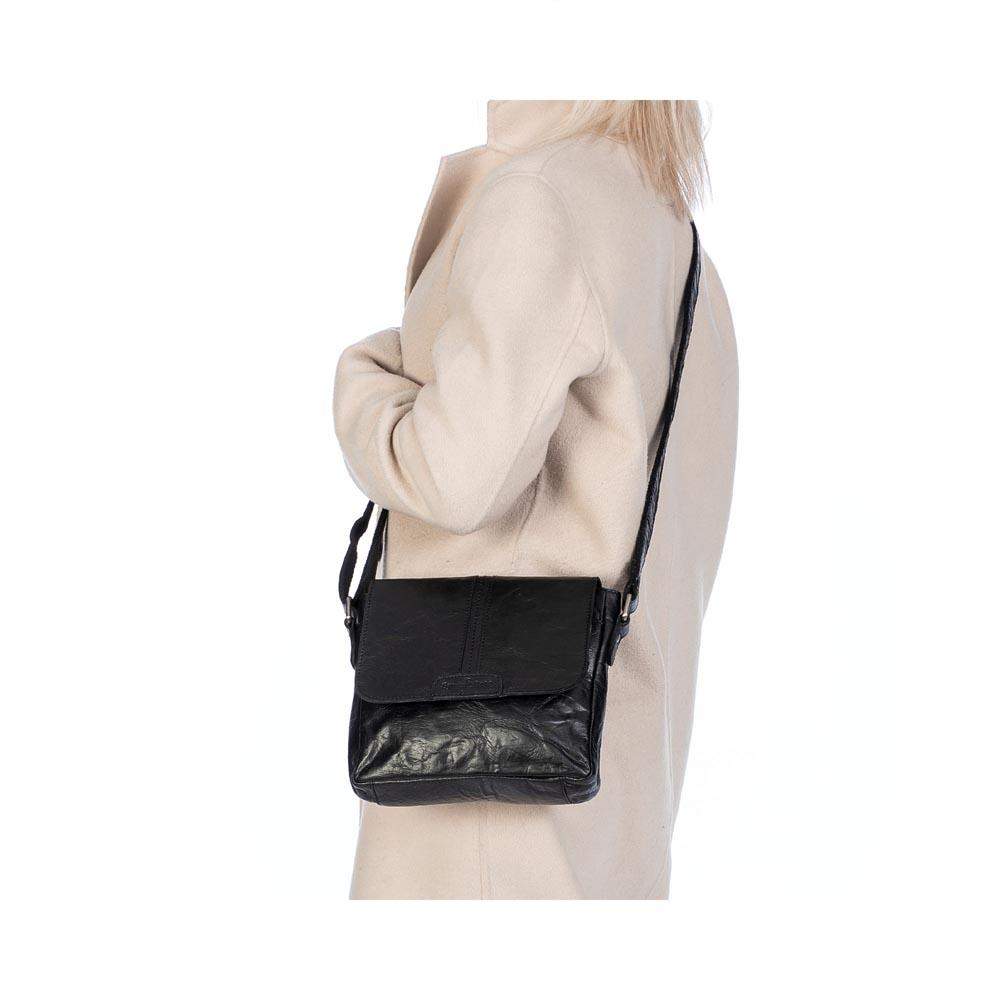 Axelväska med lock i Skinn - NewBag4you