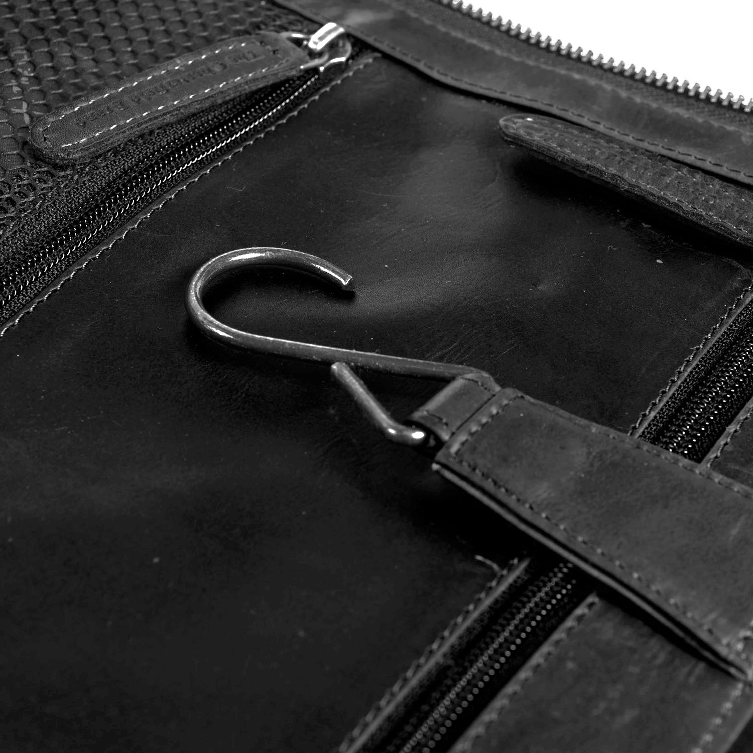 Necessär i Skinn med upphängningskrok - NewBag4you