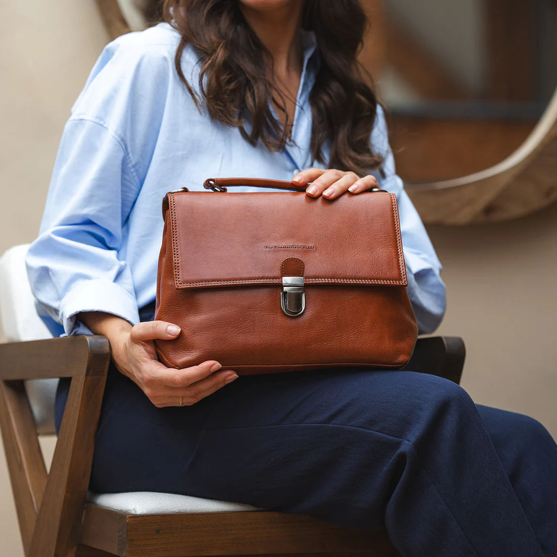 Läderväska med tidlös design i Äkta läder