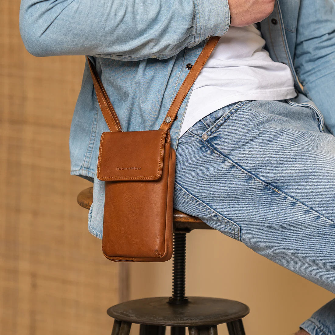 Telefonväska i slitstarkt Läder